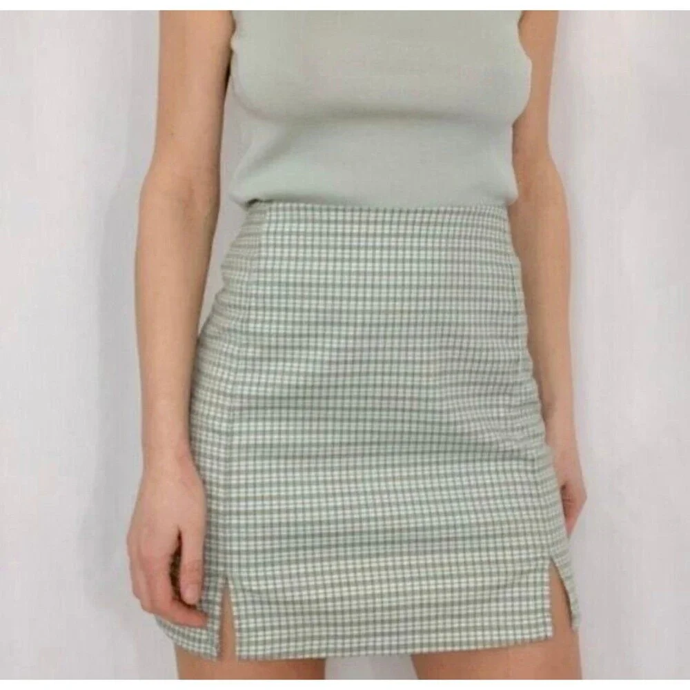 John galt brandy Melville green plaid mini skirt